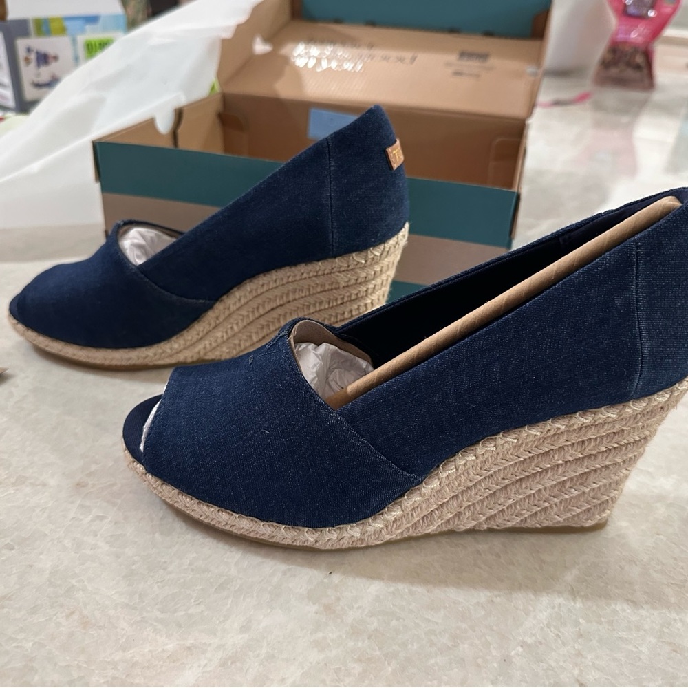 NEW in BOX TOMS Navy Blue Denim Wedge Espadrilles Size 7 1/2